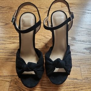 KAARi BLUE - black sandles nwot